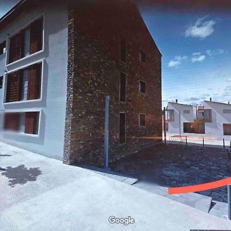 Chalet Adosado Entero, Bbq Y Piscina Comunitaria Sabiñánigo Exteriér fotografie