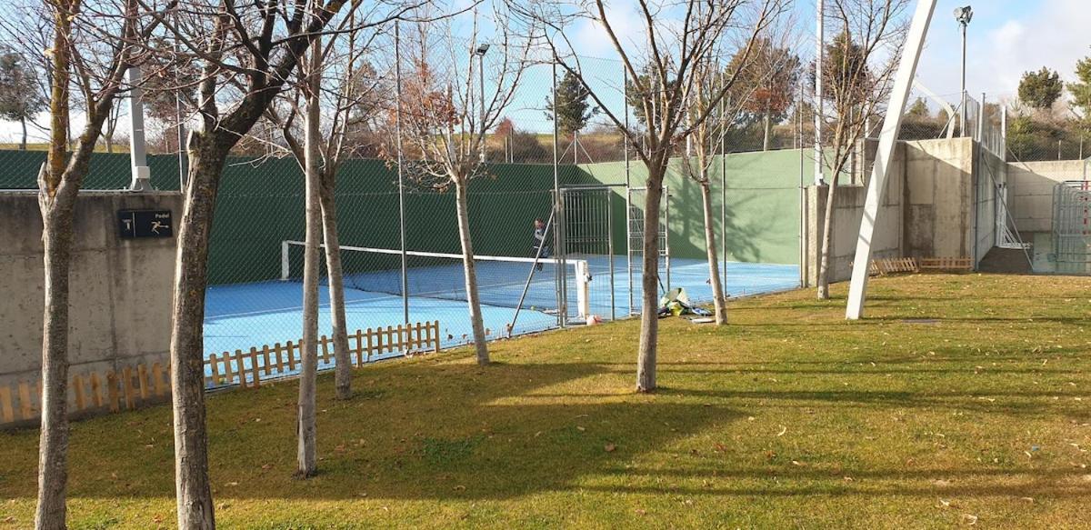 Chalet Adosado Entero, Bbq Y Piscina Comunitaria Sabiñánigo Exteriér fotografie