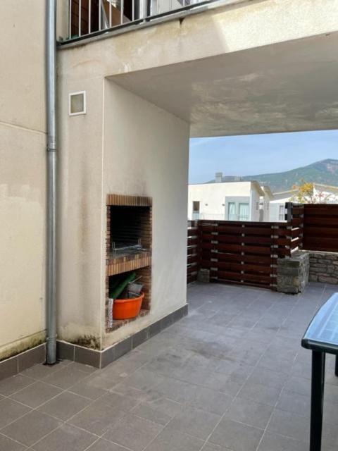 Chalet Adosado Entero, Bbq Y Piscina Comunitaria Sabiñánigo Exteriér fotografie